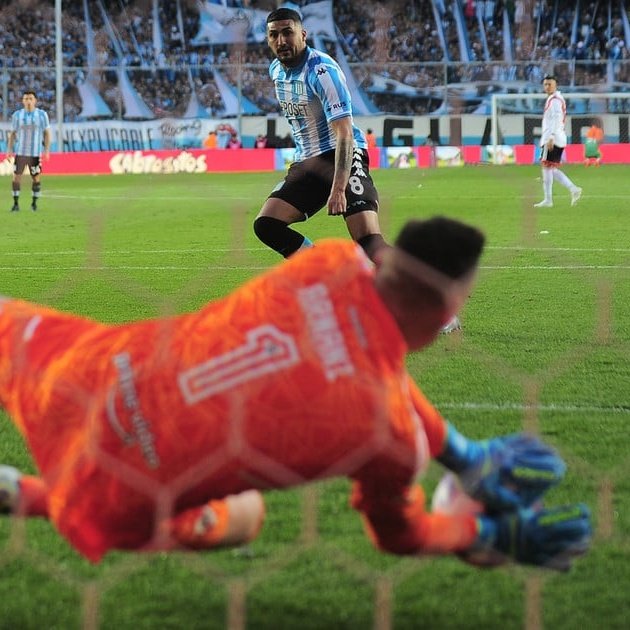 Para salvar el ciclo Scaloni ✅
Para sacar campeón a Boca ✅

Armani, el arquero de nuestras vidas 💙💛💙