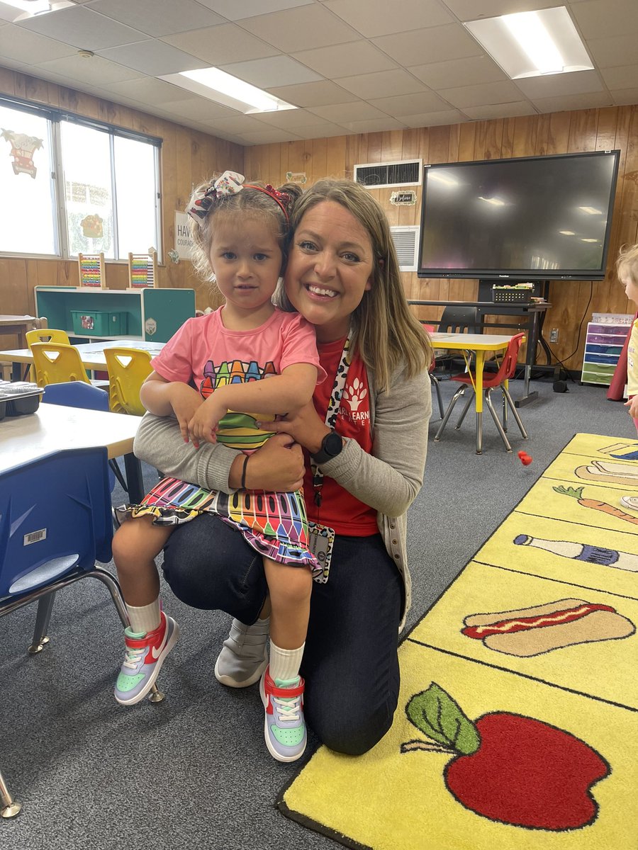 MrsWisdom2018's tweet photo. @Telge_ELC  has the BEST staff! We ❤️ our new teachers!! https://t.co/6t6o4vHSYR