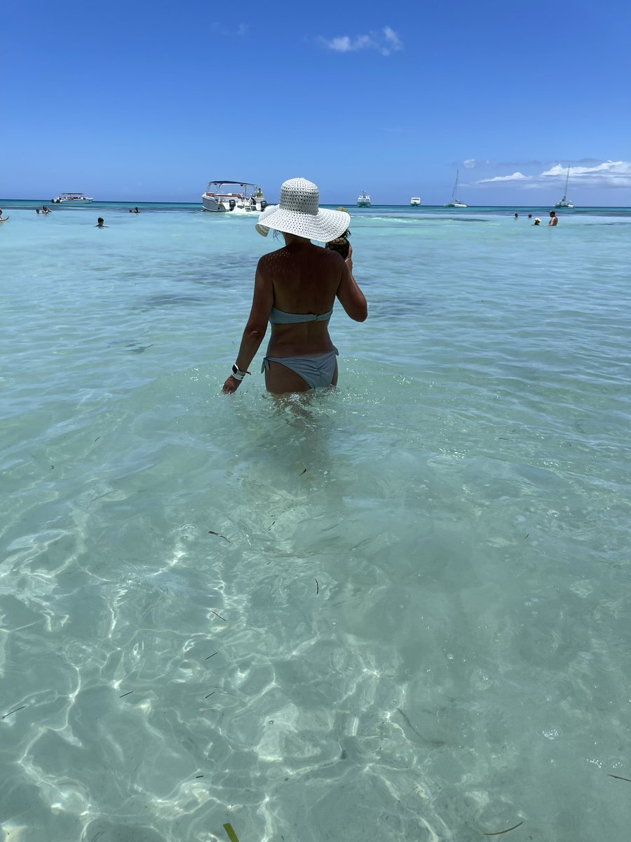 Helen Robinson tweet media