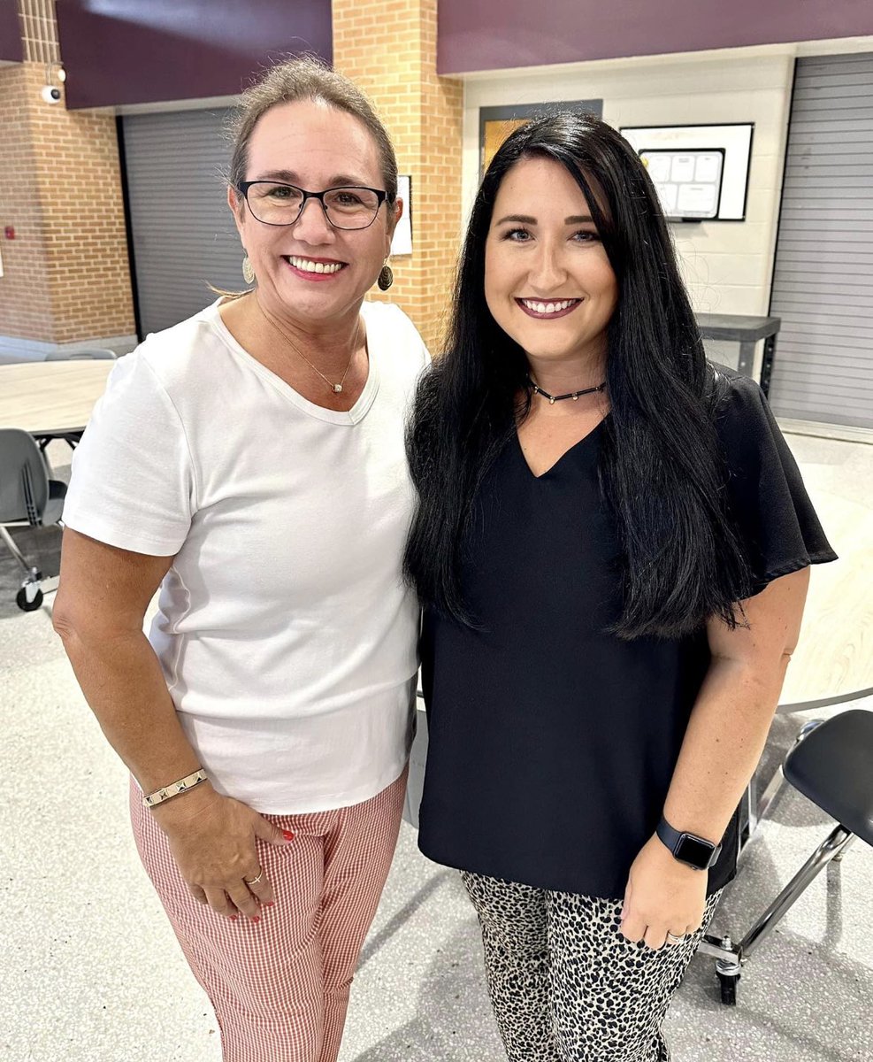 TBrownEducator's tweet photo. One of my students is starting her 12th year as a teacher. Wow. 🍎 Proud of you Chelsea! 🥰 #TimeSlowDown #ImOnly25 👀 https://t.co/jfNAYfj68a