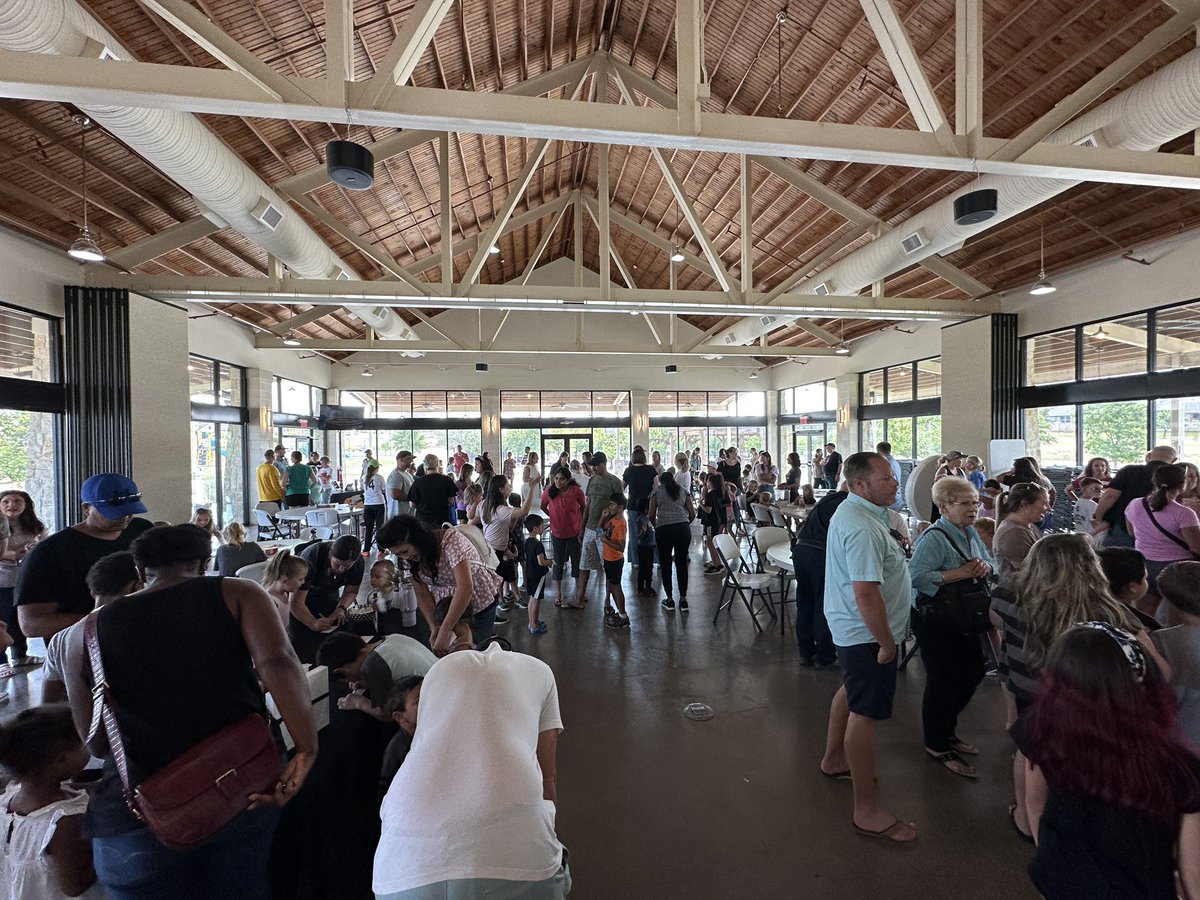 Thank you all for coming out to mingle with us at the Morningstar Amenity Center! We were so very excited to meet each of you and see some of our friends from last year! Meet the teacher is Monday, so we will see the rest of you then!  #AllinAledo