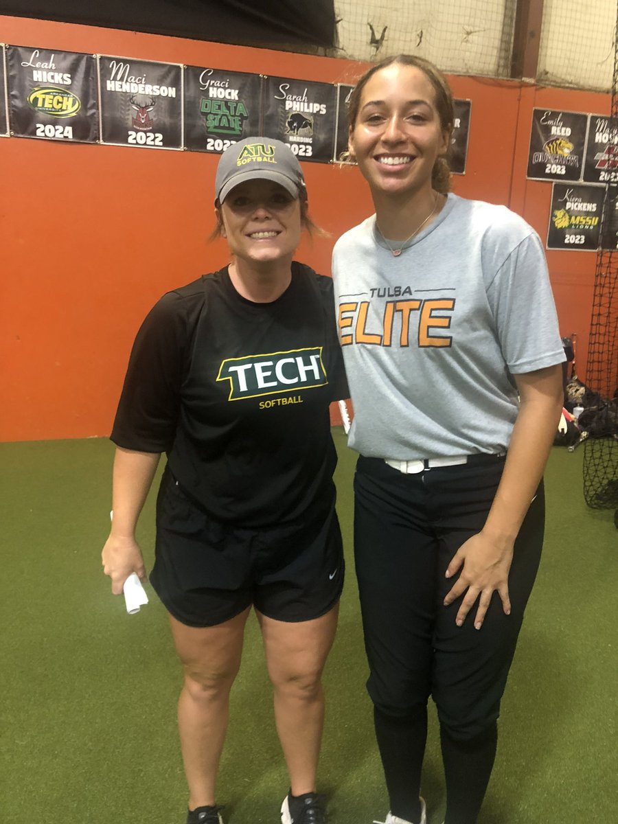 Hannah_E2025's tweet photo. Today I attended the Tulsa Elite camp and met some great coaches. Thank you Tulsa Elite and thank you to all the coaches that showed up! 

@jtjones00 @TE18U_Jaramillo 
@TopPreps @BrookeOHair3 @SAUSoftball @coach_murphree @blpsoftball @JAnderson_Coach https://t.co/ZZ5pODrckt