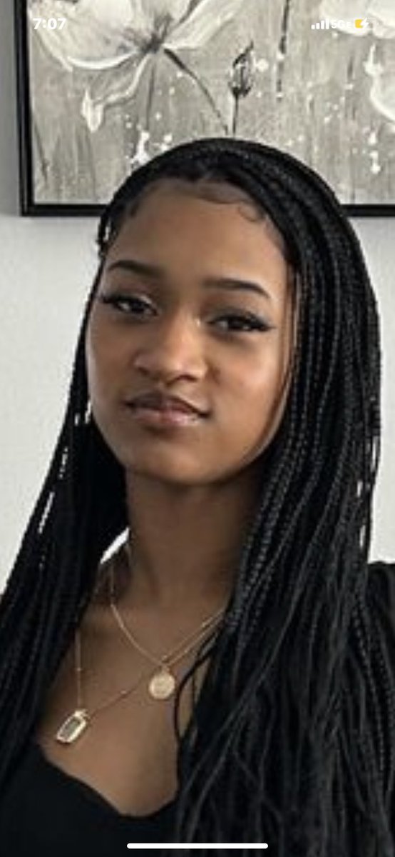 mucllx's tweet photo. y’all hoes 17/18 tryna bully a 15 year old and failed .. now eat my ass with spoon and eat them cold ass noodles like y’all hoes been doing 💋💋 https://t.co/b9hT1ffjuv