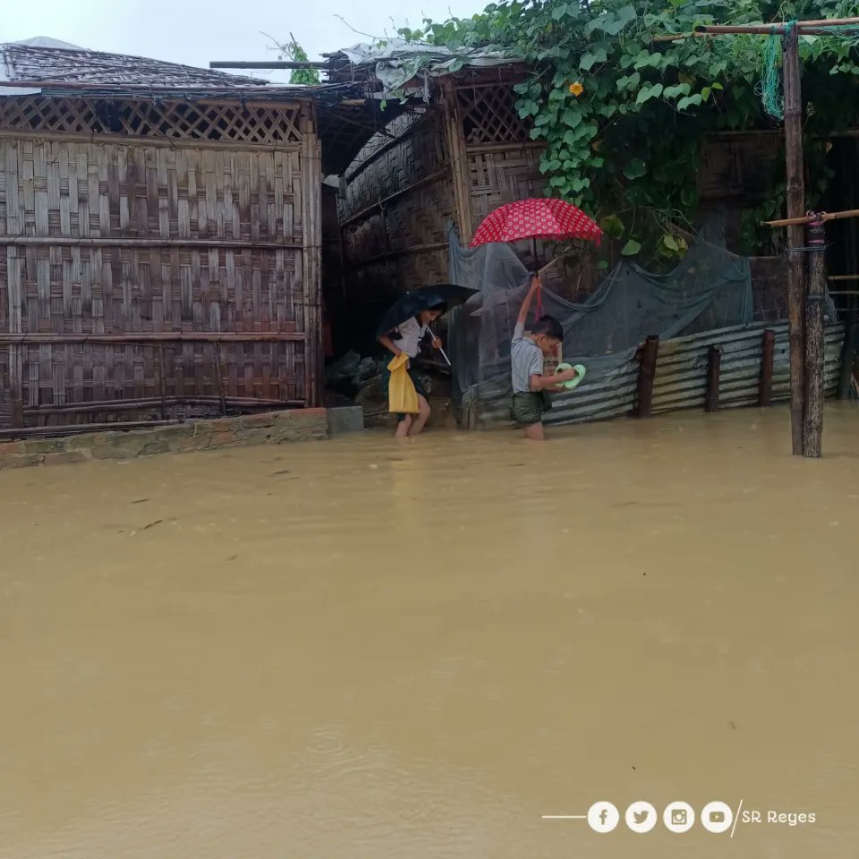 SRReyes22's tweet photo. A brother and sister coming from private center . The flooded and heavy rain . They are unstoppable for their studying
Save life Rohingya children and people who are at the ristlk .
#rohingya
#savethechildren
#rohingyastudent
#rohingyachildren
#studentlife https://t.co/EPJLCLPvIB