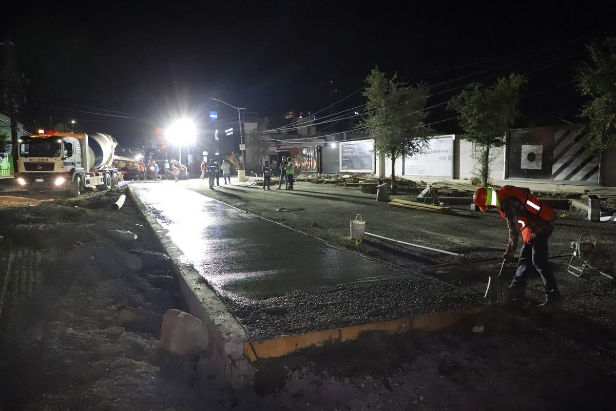 SanPedroNL's tweet photo. Comenzamos con la pavimentación de concreto hidráulico en Río Orinoco. 

Seguimos avanzando en la obra del #DistritoCentroValle #SPGG https://t.co/UjC4lDKLeS