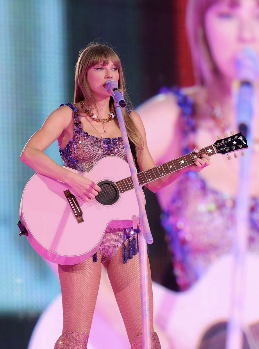 tswifterastour's tweet photo. 🚨| Taylor Swift during her “Lover” speech at tonight’s show of ‘The Eras Tour’! #TSTheErasTour #LATSTheErasTour 

“We’ve been waiting our whole lives to play 5 shows at SoFi stadium!” https://t.co/2Bkm5d9hXp