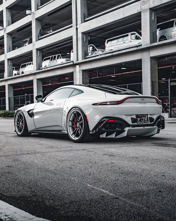 Auto_Porn's tweet photo. Aston Martin Vantage https://t.co/eQX07hvAZM