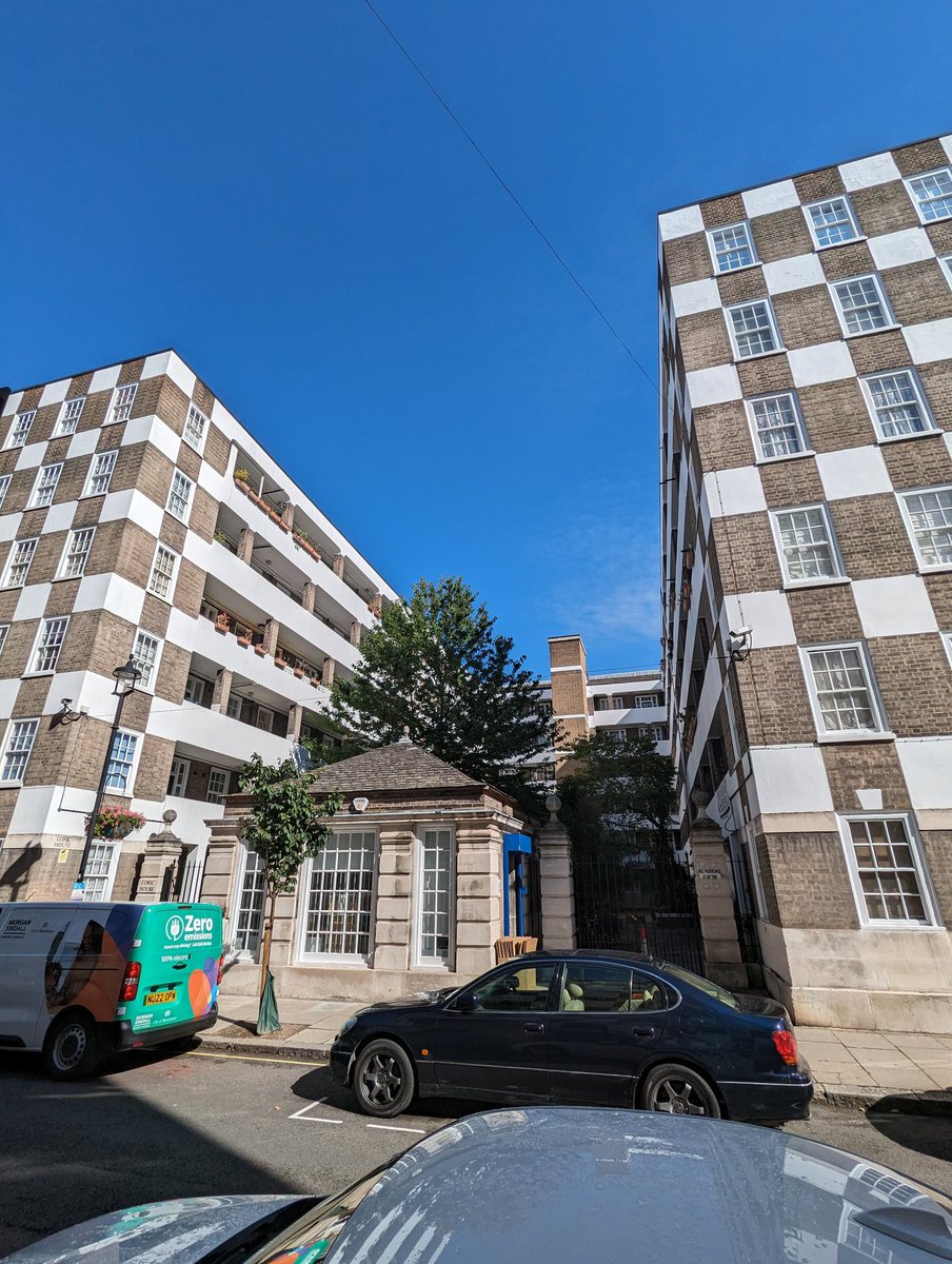 A little spot of Lutyens on the way to a meeting this morning