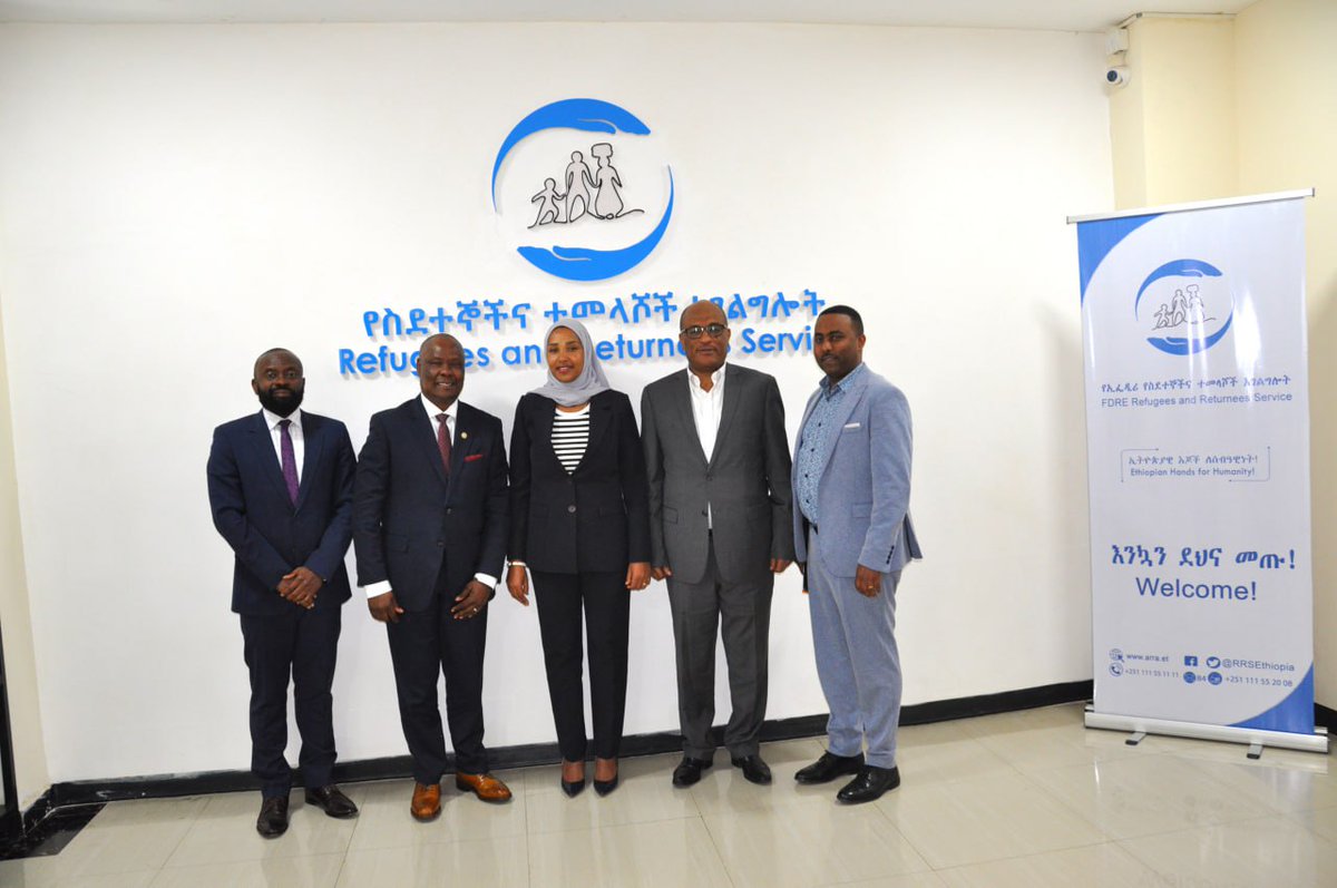 RRSEthiopia's tweet photo. RRS DG held a meeting with @UNHCREthiopia Rep. @andrewMbogori. They exchanged views on enhancing bilateral engagements &amp; conferred on strengthening the refugee operation by mobilizing resources. They also looked into ways of resuming food distribution the sooner possible. https://t.co/jlwPFXhHz7