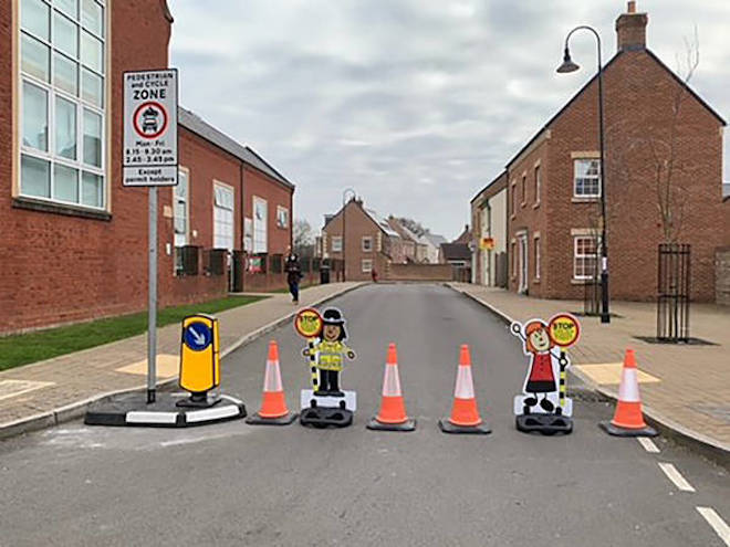 #TrafficIslands from @rediweld form part of Swindon Borough Council's #SchoolStreets scheme ow.ly/wpFX50P3SuL
