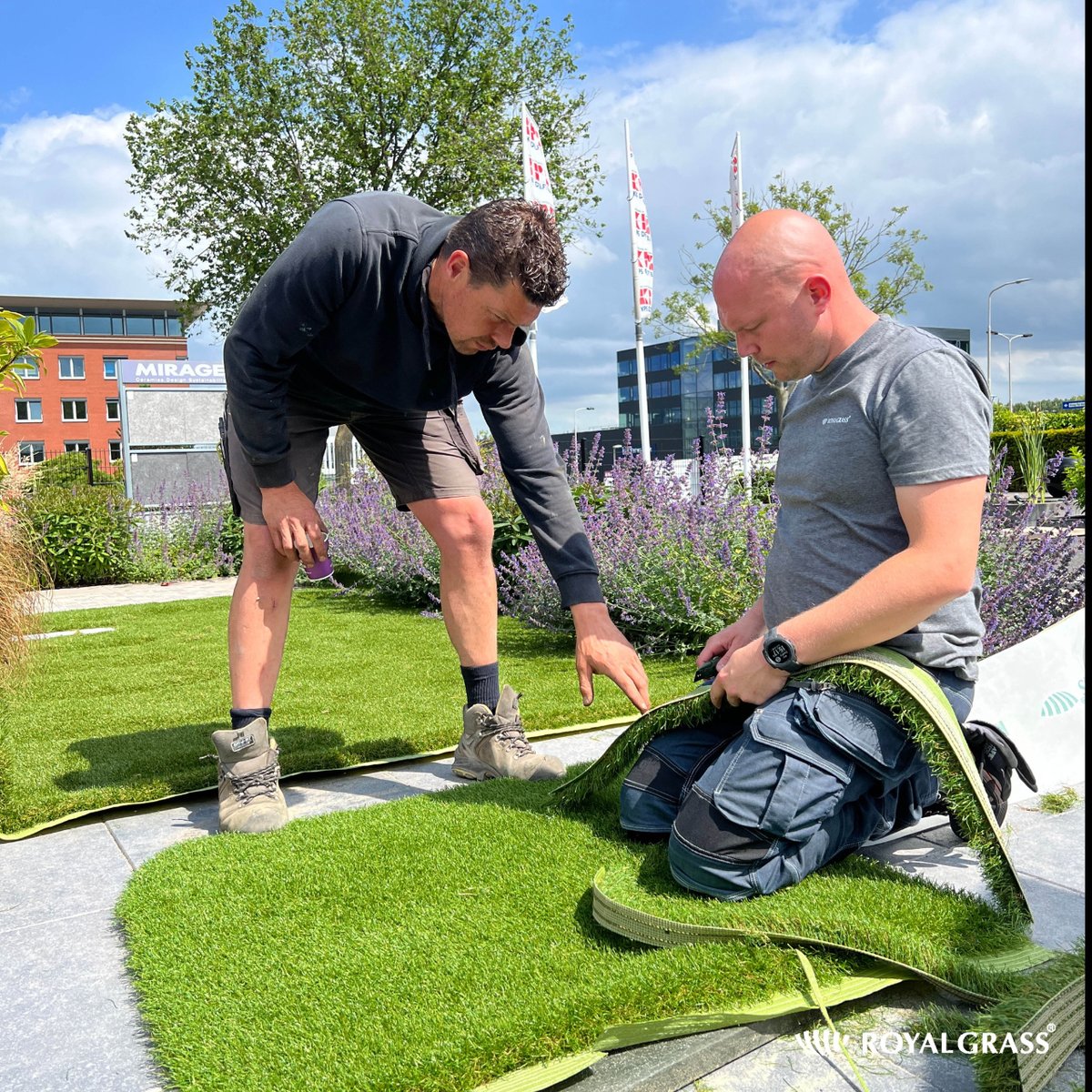 We are a leading provider of high-quality #artificialgrass in the UK. #RoyalGrass® is currently looking for #landscapers to join our team. We have an exciting partnership opportunity.

Take your business to new heights this summer.
royalgrass.com/contact/
#Landscaping #Installers