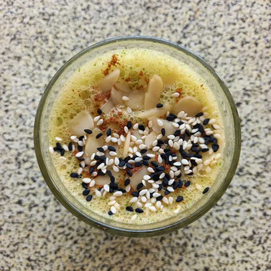 Jessyji00's tweet photo. Orange and lettuce smoothie with almonds slide and sesame seeds #minumansihat #smoothie #orange #lettuce #almondsslide #sesameseeds #inspiredme #sarawak #malaysia https://t.co/rbFWTzgUOy