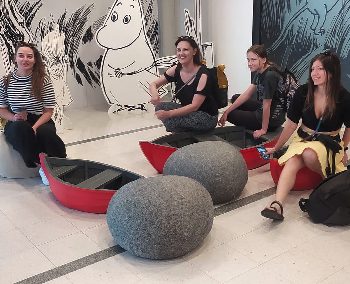 Tove Janssonin ja suomalaisen taiteen päivää vietetään tänään☺️ Creative placemaking -hankkeen vieraita Kroatiasta ja Kyprokselta Muumimuseossa kesäkuussa ☀️

Muumipapan sanoin: "Elämä on täynnä suuria ihmeitä sille, joka on valmis ottamaan niitä vastaan."