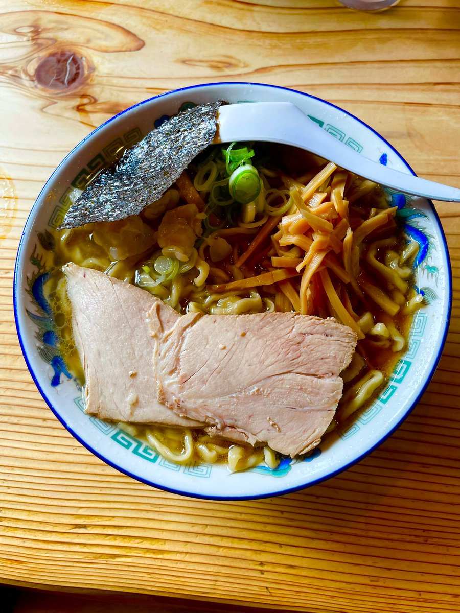 endo60531's tweet photo. ケンチャンラーメン 山形さんで
中華そば 普通
アブラちょっと。
かための麺いいですね https://t.co/i4yvRkNlum