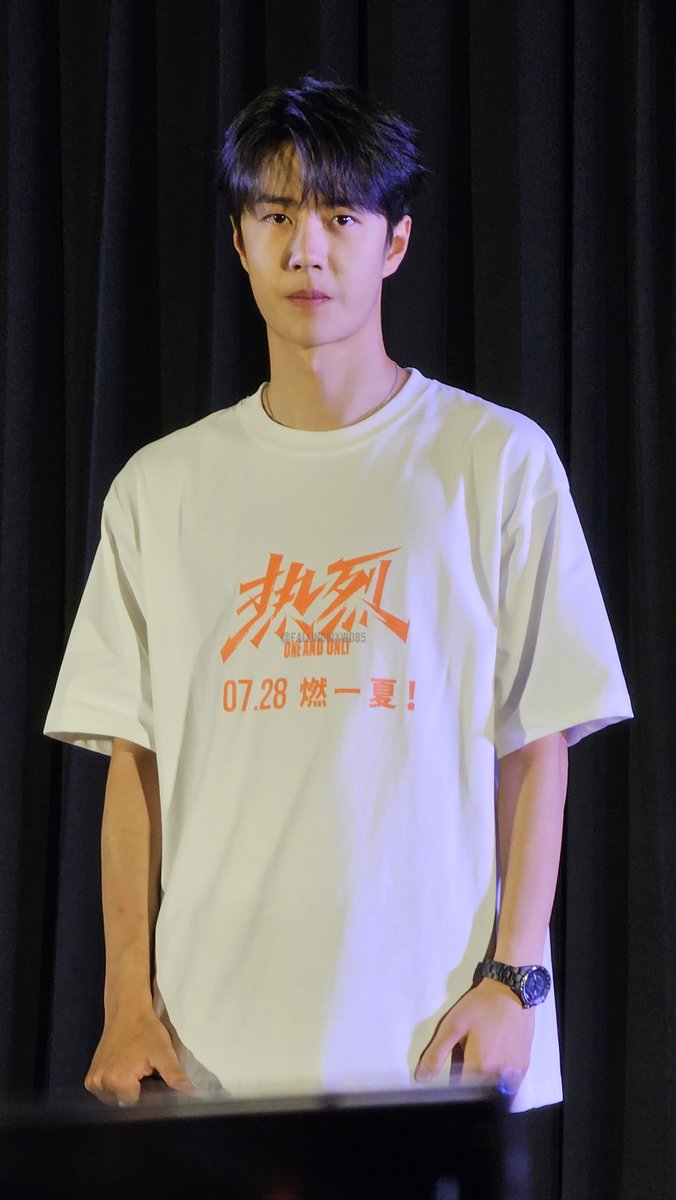 fallinginyibo85's tweet photo. ไม่แปลกที่สบตาคนใครหลายคน น้องมองแฟนคลับตลอดตอนไม่ได้ตอบคำถามหรือคุยกับพธก

Wang Yibo through my lens
2023.08.08
One and Only Gala Premier in Thailand 
(8)
Taken by me with S23 no edit

#WangYibo_OneAndOnlyTH
#OneAndOnly_ThailandPremiere
#WangYibo #หวังอี้ป๋อ
#fallinginYIBO85Lens https://t.co/tqUPAf7ePK