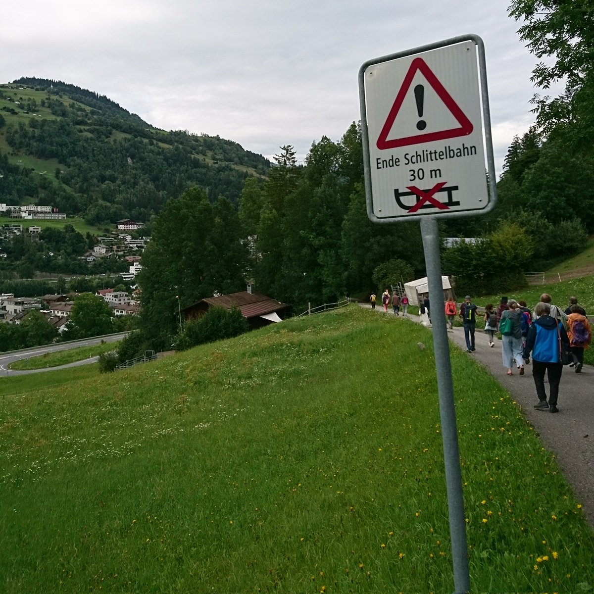murschetg's tweet photo. Beim “Gedankengang 1 über die Schönheit” sind wir gedanklich weit von der Stadt in alle Himmelsrichtungen abgeschweift, ohne die (fragile) Schönheit vor Ort anzusprechen. #greina #ruinaulta #sardona #frisal #staddapasch #ilanzersommer https://t.co/rAteSq4QvY