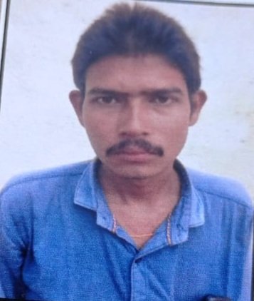 PotliNews's tweet photo. बुंदेलखंड के एक और किसान ने की आत्महत्या
झांसी जिले में ग्राम पंचायत राजगीर के बगरौनी जागीर निवासी 29 साल के नीरज पटेल ने फांसी लगा ली। #ClimateChange से हो रहे मौसमी बदलाव से फसलें खराब हो रहीं/ खेती नहीं हो पाने के कारण कर्ज का दबाव बढ़ रहा था। किसान पर 183000 रुपए का लोन था। https://t.co/RuTJ7vrSPW