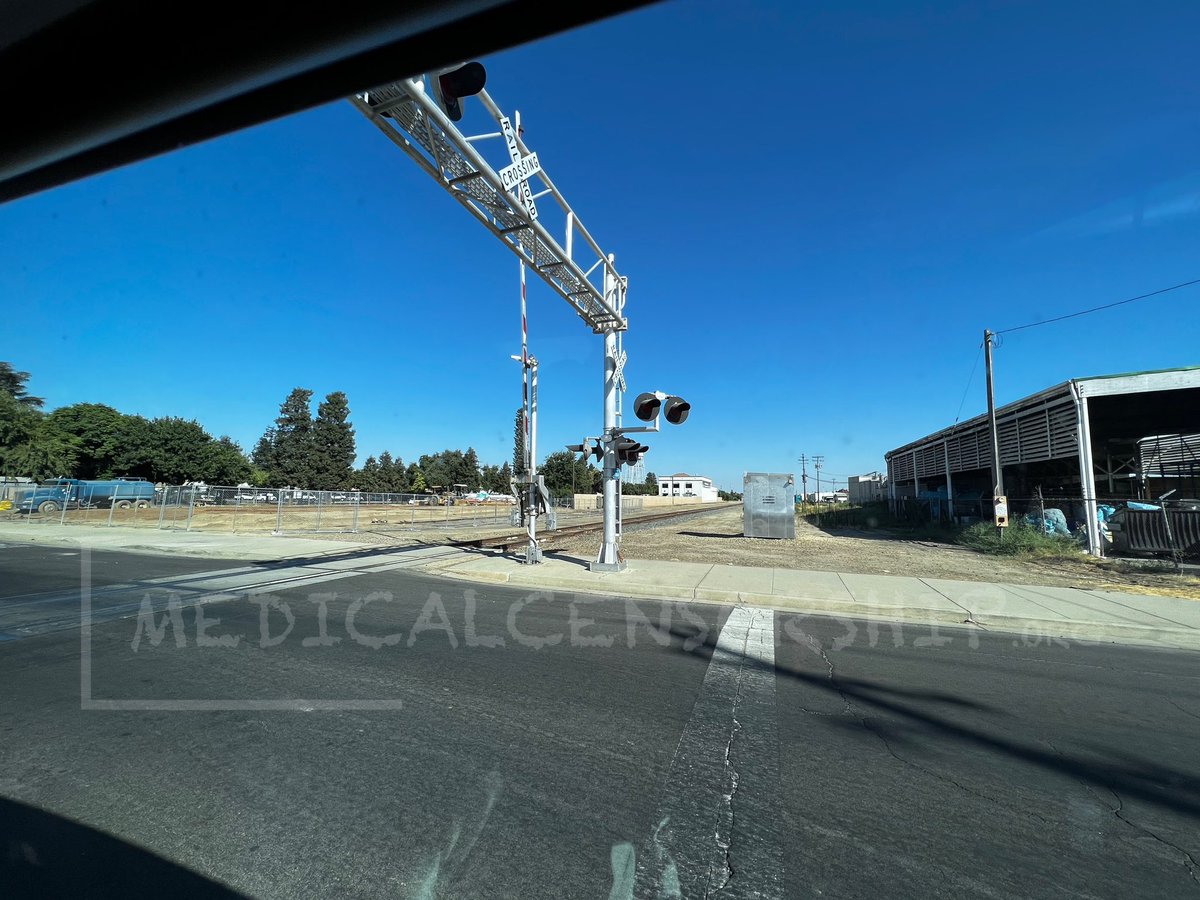 carolina_bonita's tweet photo. The back of the wearhouse of the illegal #ChineseBioLab in Reedley, California. https://t.co/j6AWxeXDcf