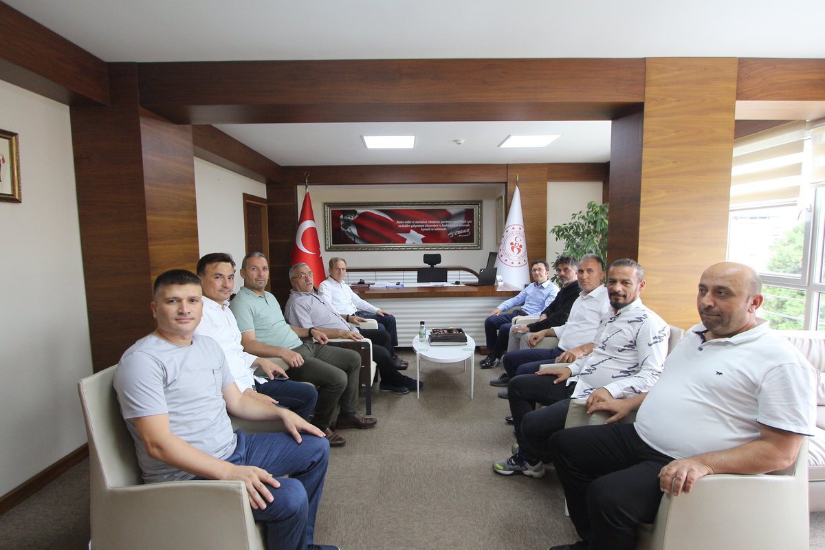 GSB_Giresun's tweet photo. Kredi ve Yurtlar Genel Müdür Yardımcısı Ali ÖZDEMİR, Gençlik ve Spor İl Müdürlüğümüzü ziyaret ederek İl Müdürü V. Muzaffer ERGÜN' den çalışmalar hakkında bilgi aldı. https://t.co/kgkdcyChQq