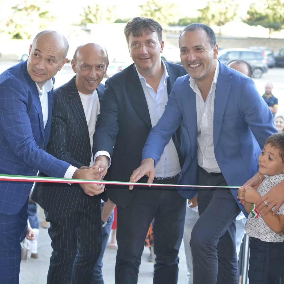 roccofranciosa's tweet photo. Inaugurato a #Barile il nuovo #puntovendita #vini e #spumanti #CantinaDiBarile 🍷❤️
Ad Maiora semper!
✅️ https://t.co/Jbt1dcU4S6
#barile #cantinadibarile #Vulture #Basilicata #lucania
#aglianicodelvulture per #passione
#carpediem #vetusto #moscato #venere #ellenico #Rosato https://t.co/EH70Tln9TG