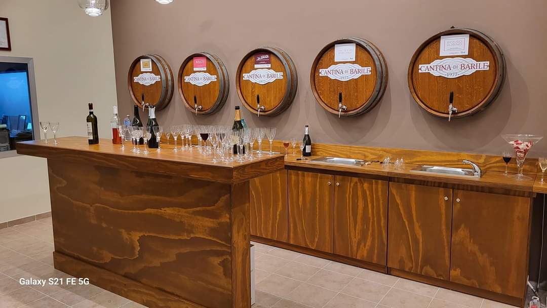 roccofranciosa's tweet photo. Inaugurato a #Barile il nuovo #puntovendita #vini e #spumanti #CantinaDiBarile 🍷❤️
Ad Maiora semper!
✅️ https://t.co/Jbt1dcU4S6
#barile #cantinadibarile #Vulture #Basilicata #lucania
#aglianicodelvulture per #passione
#carpediem #vetusto #moscato #venere #ellenico #Rosato https://t.co/EH70Tln9TG