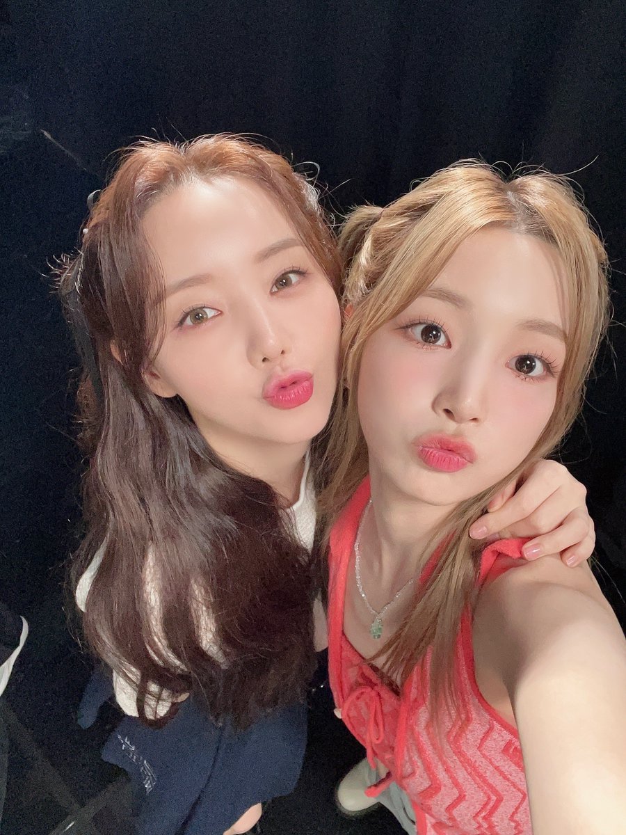 Kei_offcl's tweet photo. [📸]
230808 │ #비하인드

곡 선정은 언제나 두근두근! 떨려! 🙃
세미파이널 무대 많은 기대와 응원 부탁해요!💕
로켓펀치 연희님🚀 과 함께 찍은 사진은 선물💝

#Kei #케이 https://t.co/cvpArW5vfF