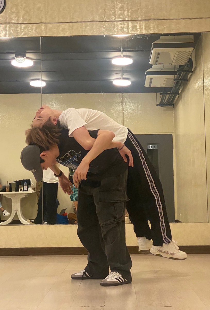 ฝากแฟนๆ ส่งกำลังใจให้ #BounPrem เดี๋ยวทางนี้วิ่งหายานวดก่อน น้องหลังหักละ