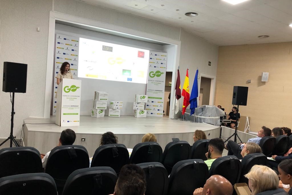pfrancoCLM's tweet photo. Los 8 Espacios Coworking desarrollados por @eoi junto a @gobjccm han celebrado en julio sus ‘Demoday’ en Albacete, Ciudad Real, Cuenca, Guadalajara, Toledo, Manzanares, Puertollano y Talavera de la Reina. 96 proyectos empresariales y 96 sueños que aspiran a hacerse realidad ☺️. https://t.co/ajBy4NITfF