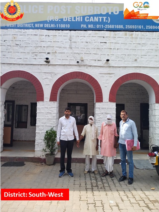 dcp_southwest's tweet photo. PO staff of PP Subroto Park, PS Delhi Cantt. arrested two proclaimed offenders absconding since 27 years in kidnapping &amp; abduction case of PS Ambedkar Nagar, New Delhi.
#DelhiPoliceUpdates https://t.co/aYkhAOeFMt