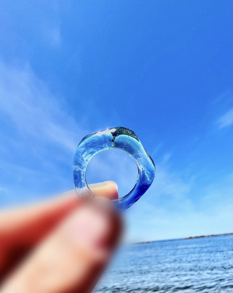 Seair_000's tweet photo. #わたしの世界へようこそ

身につけられるシーグラス🧊
透明で歪な世界🐳 https://t.co/4AM3R3yg4E