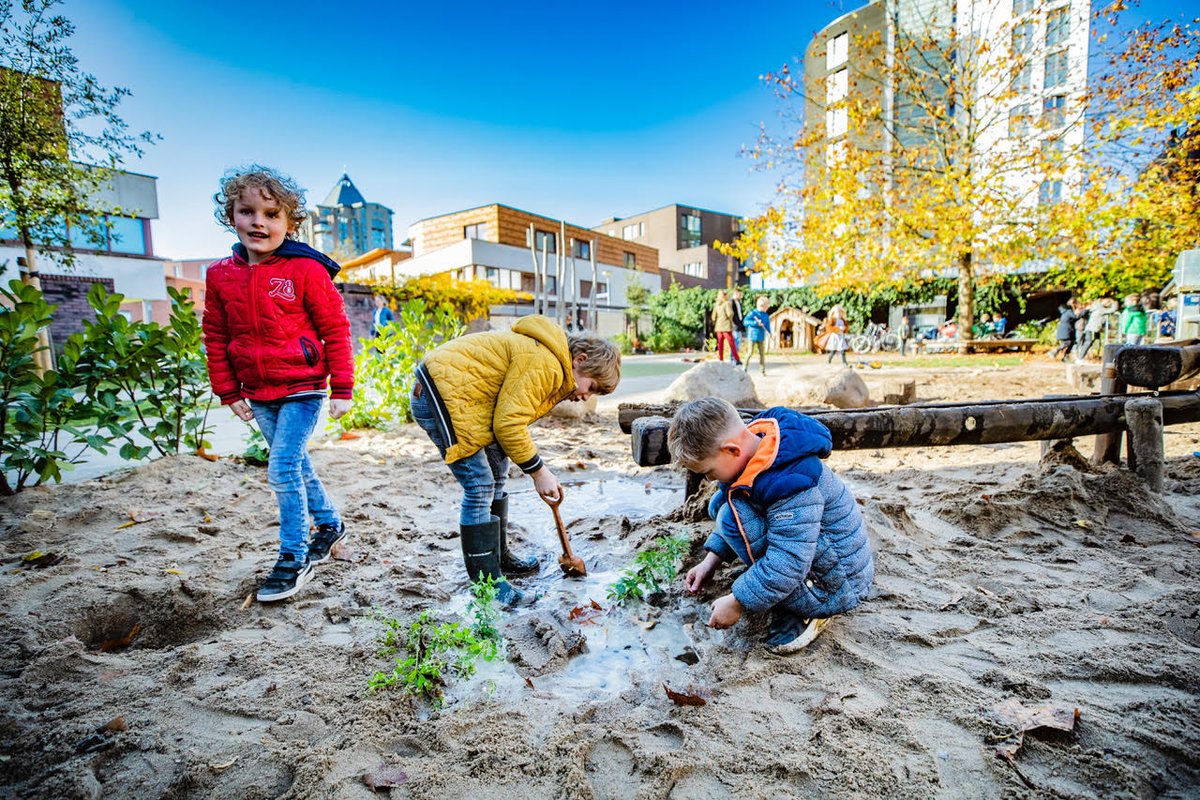 goedinbewegen's tweet photo. 🌤 Wil je als professional meer weten over de buitenruimte, meld je dan aan voor hét kennisevent Gelderse Buitenkansen op 28 september ⤵
https://t.co/pt5mMuV4rG
#buitenkansen #buitenruimte #spelmaker #gelderland #sporten #bewegen https://t.co/jaH1ToSQlk