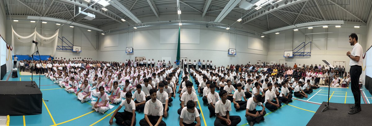 HSS_UK's tweet photo. 9 days of #SSV2023 concluded memorably. 

Dr. Ramesh Pattni, Shri. Nitin Palan &amp; Smt. Madhvi Haria inspired all attendees. They emphasised, living with Dharmic Values, being ambassadors and joint collective responsibility for the development of Hindu youth in the UK. https://t.co/8Vrc2MkLoi