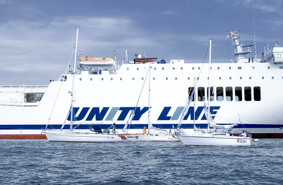 PolskaMorska's tweet image. XXI Regaty Unity Line. Ruszyło odliczanie do startu!
Emocjonująca przygoda na morskich falach zbliża się wielkimi krokami. XXI #Regaty #UnityLine im. Piotra Waszczenko odbędą się już w dniach 11-15.08.2023 r. Trwają ostatnie przygotowania!
Szczegóły i więcej zdjęć ⬇️…