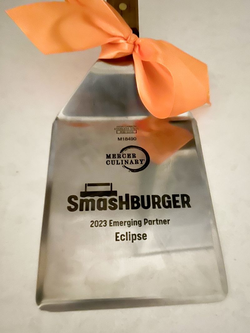 .<a href="/eclipse_foods/">Eclipse Foods</a> awarded "Emerging Partner of the Year" at the annual Smashburger summit in Denver, Colorado. The distinction follows successful collaborative efforts between the two companies. Learn more: vegnews.com/2022/6/dairy-f…