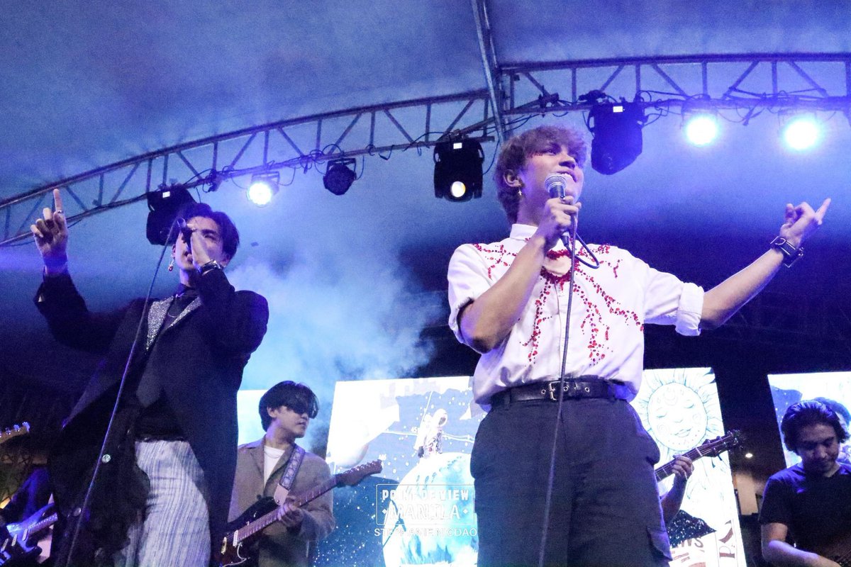 POVManila's tweet photo. Steaming with musical brilliance, 'Cup of Joe 'brewed an intoxicating blend of melodies, infusing UP Music Circle's IN BITUIN: 25th Anniversary Gig with a rich and captivating flavor of musical euphoria.
#InBituin2023 #HappyBirthdayUPMC #cupofjoe #povmanila https://t.co/lHw2iqrQnf