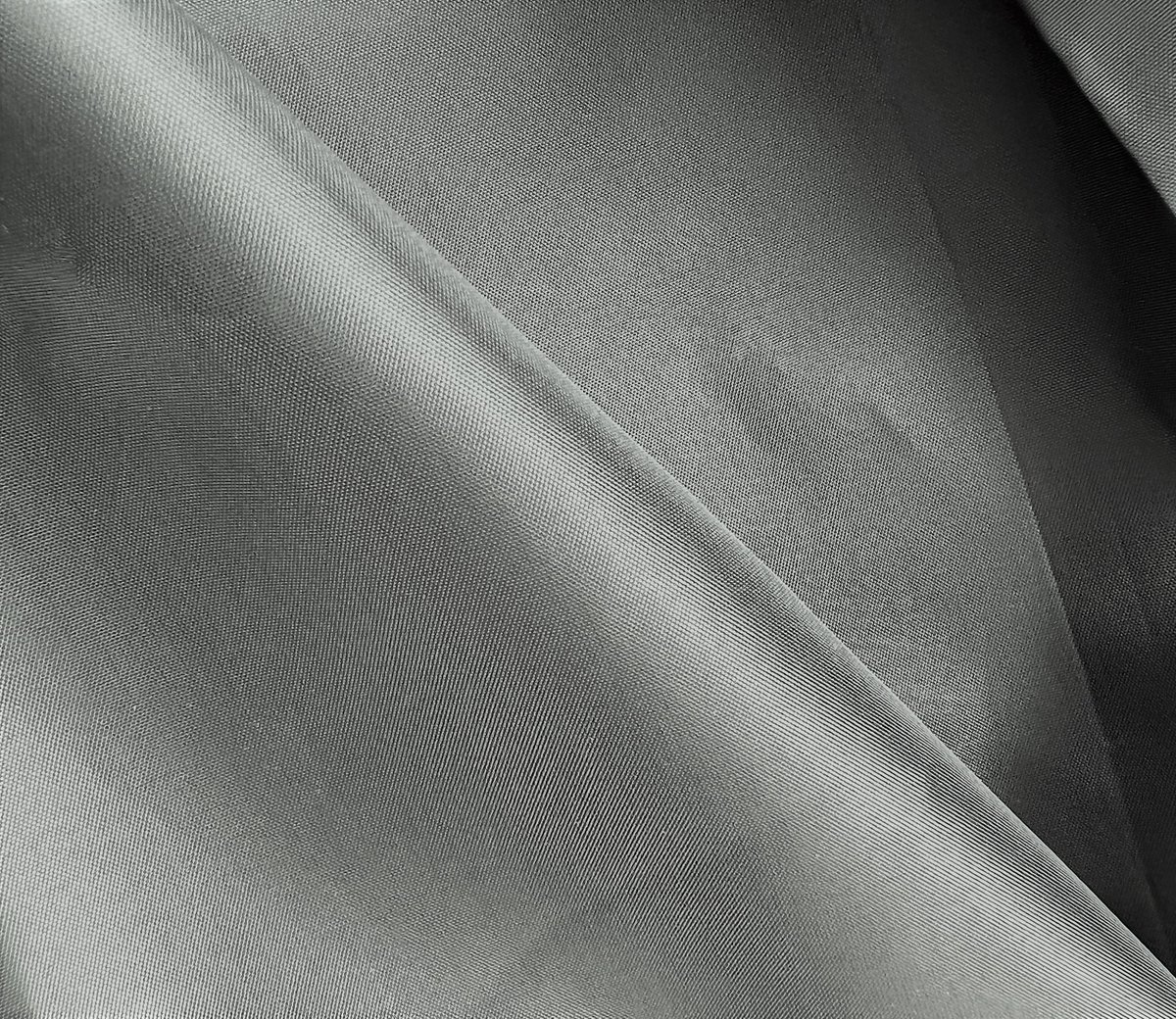 LEVITEX1's tweet image. Using taffeta fabric for the inner layer of workwear can offer several benefits:
1. Comfort and Moisture Management
2. Ease of Movement
3. Durability 
4. Easy to care 

#taffeta #TaffetaFabric #innerlayer #layering #fabrics #winterjacket