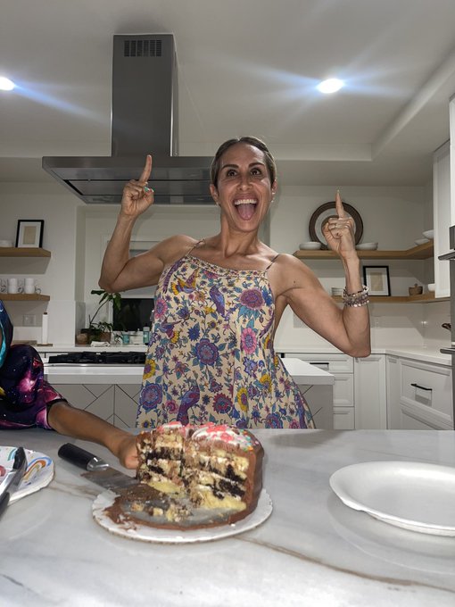 Happy birthday to my big sis Crista! 42 never looked better ! 😍😍 https://t.co/BgvFHRLR7l<a href="/tag/curlyhairexperts"class="tags"><span>#curlyhairexperts</span></a>