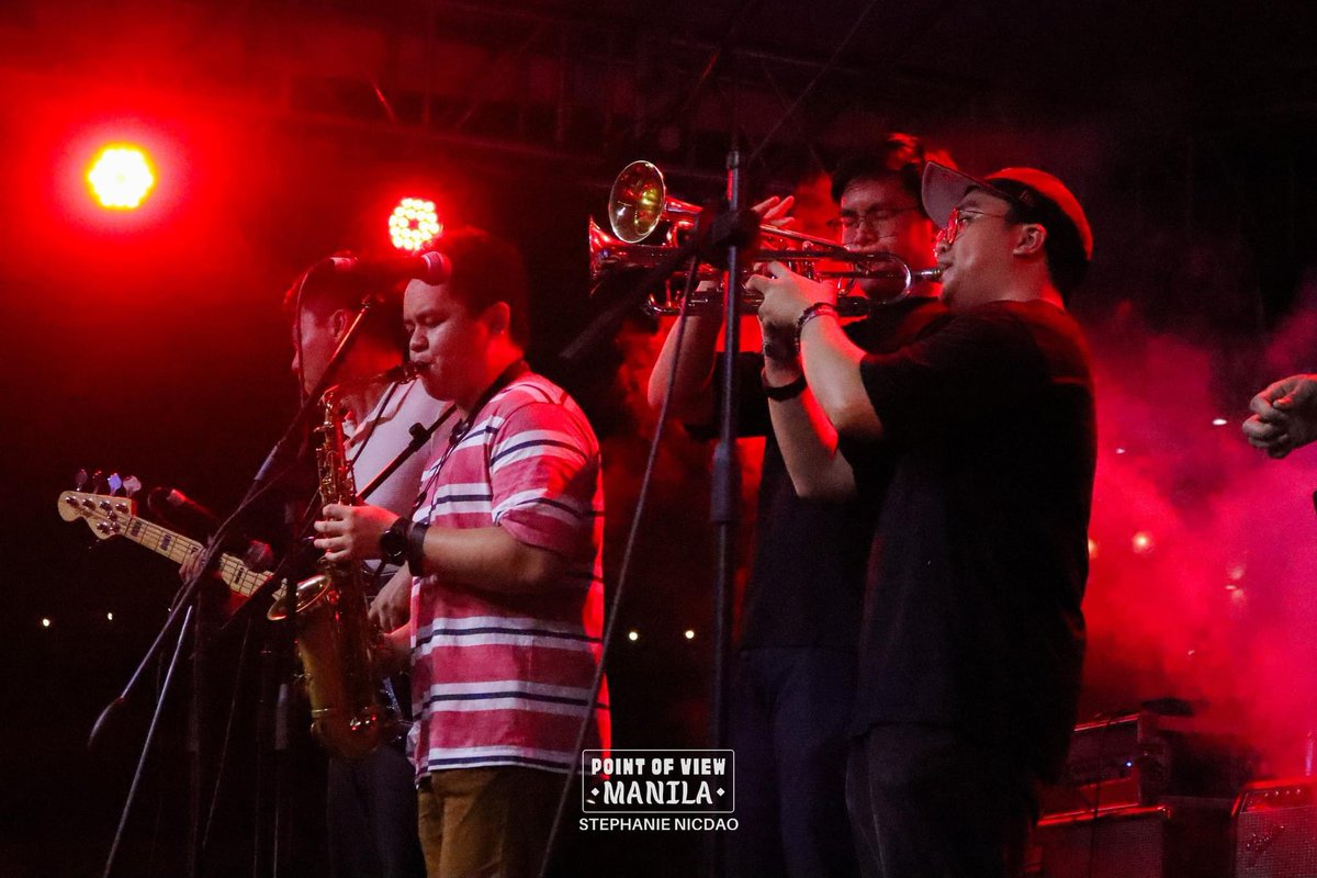 POVManila's tweet photo. Serenading hearts with a timeless allure, 'Lola Amour' graced UP Music Circle's IN BITUIN: 25th Anniversary Gig, weaving a spellbinding symphony that resonated through the night.
#InBituin2023 #HappyBirthdayUPMC #Lolaamour #povmanila https://t.co/j1SSmyLf6X