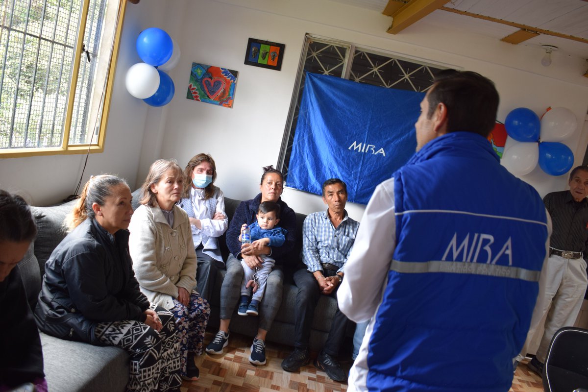 SamirBedoya's tweet photo. Visitamos el barrio los Laches para escuchar inquietudes sobre #TransMiCable. 

Es una obra importante para mejorar la movilidad y la calidad de vida de los habitantes, pero también entendemos que hay que respetar el derecho a la vivienda digna.

¡Buscaremos soluciones conjuntas! https://t.co/sgVaNgLlA6