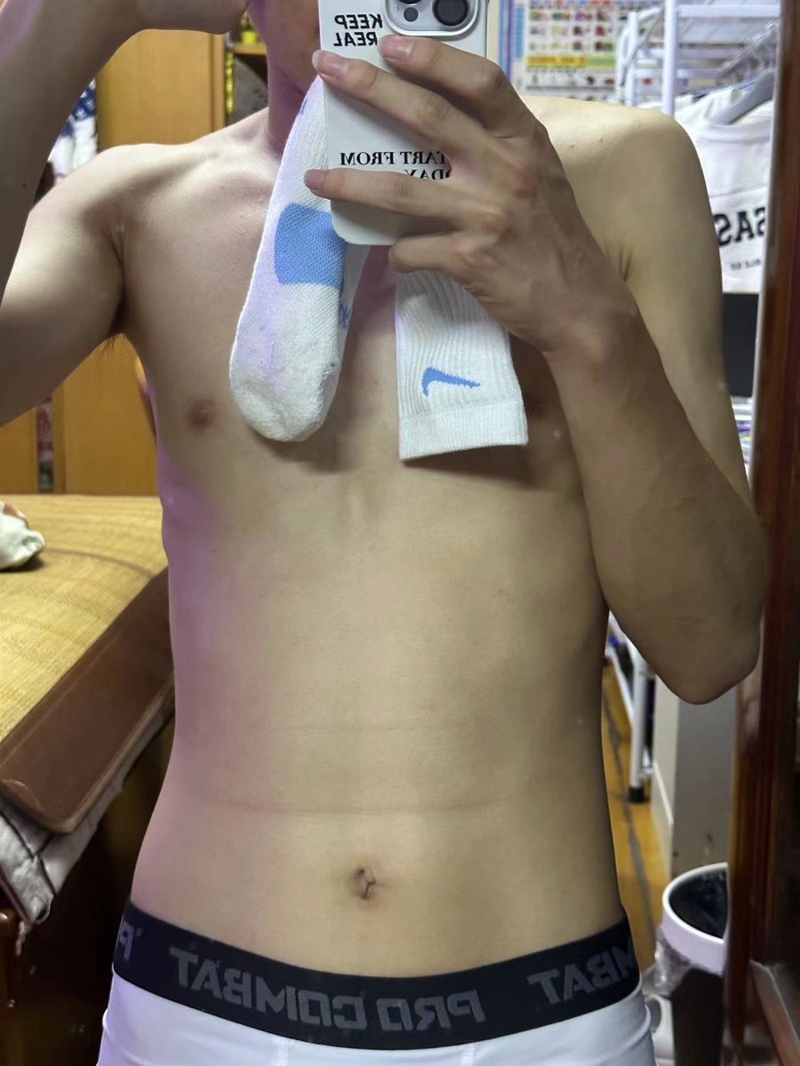 Lyc04129's tweet photo. 硬的快要把高弹撑破了，急需在你的体内释放一下。 https://t.co/qkomyPGTIx