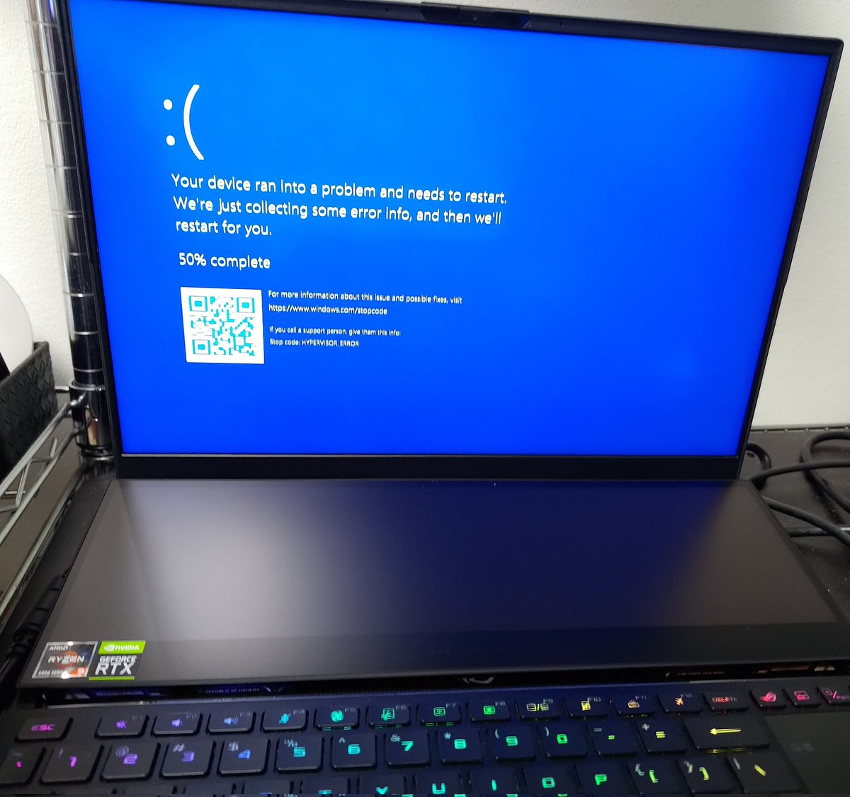 dj_manabirds's tweet image. 長い長い旅（修理）から戻った我が子と再開した瞬間
、青くて渋い顔された時の親の気持ちを3文字から65535文字以内で答えなさい。

#ASUS #ROG