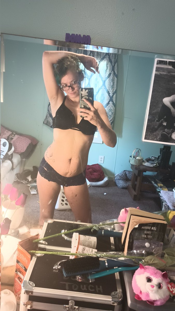 DD4710015963438's tweet image. NSFW 18+ only 
❤️32yrs old gamer and music lover
💙Selling content and vids ask for prices
❤️Kinky
💙Bisexual