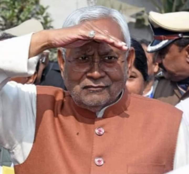 लोग गठबंधन का मतलब पुछ रहे हैं हमारे देशी चाणक्य गाँव में जब कोई कुत्ता पागल हो जाता है तो उसे घेर कर मारा जाता है । उसी को गठबंधन कहते हैं 🤪🙆🥸
<a href="/NitishKumar/">Nitish Kumar</a> @JantaDalUnited @umeshsinghkushva <a href="/nitishpatel_jdu/">Nitish patel</a> @yuvajdu <a href="/BirendraSi41708/">Birendra Singh</a> <a href="/LalanSingh_1/">Rajiv Ranjan (Lalan) Singh</a> <a href="/princepatel95/">Prince Patel</a> <a href="/SushilModi/">Sushil Kumar Modi (मोदी का परिवार )</a>