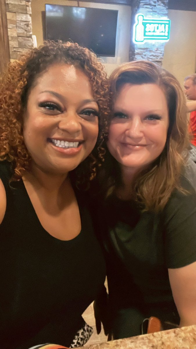 tweet2aisha's tweet photo. BFF in the house!! All is right in the world ❤️ https://t.co/mKw9Eeg3cU