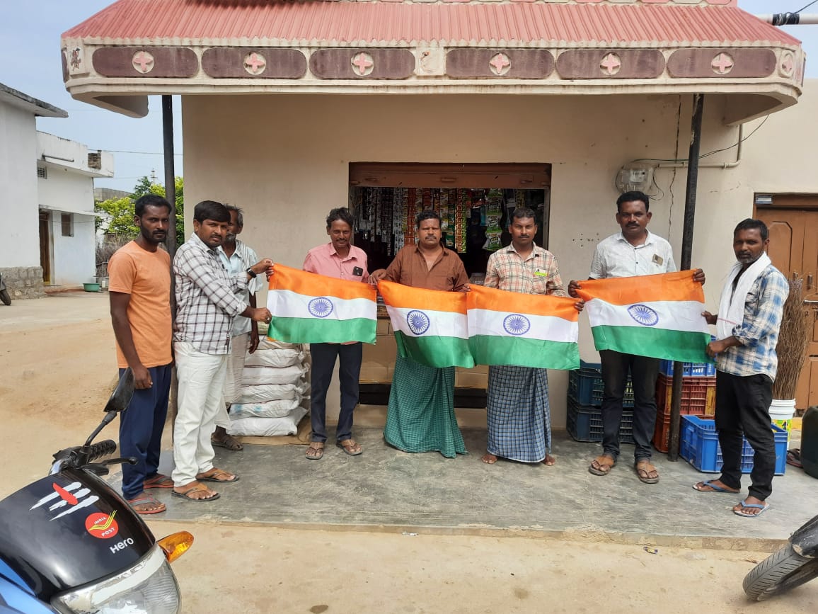 IndiaPost508001's tweet photo. A glimpse of Promotion as part of the Har Ghar Tiranga 2.0 campaign at Pasnoor (v) under Nalgonda District. https://t.co/yiIK1uGXuB