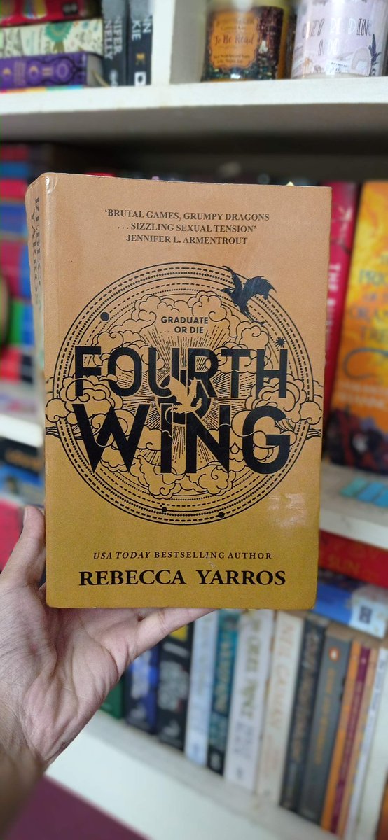 onmy_bookshelf's tweet image. Reading my first book for August ❣️ #fourthwing #botm #bookblogger #booktwt