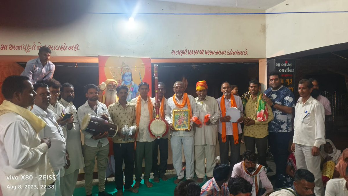 JanjatiGujarat's tweet photo. પરંપરાગત ધર્મ અને સંસ્કૃતિનું રક્ષણ કરીને જ આપણી ઓળખનું રક્ષણ કરવું શક્ય છે.  જ્યારે ઝાડનો રસ સુકાઈ જાય છે ત્યારે તેનું ઉભું રહેવું મુશ્કેલ છે. #सभी_भारतवासी_मूलनिवासी
#Sabhi_Bharatwasi_MoolNiwasi https://t.co/KuN8uBBwBv