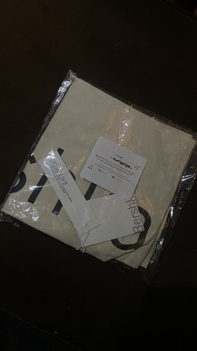 bershka tote bag arrived! tysm for the smooth transaction <a href="/wtbchaeeun/">miels | medyo ia</a> 🫶🏼