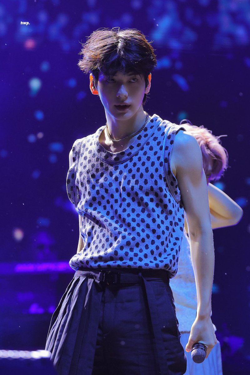 csbpics's tweet photo. he's so.. wolf ? https://t.co/fdyv8sP7fc