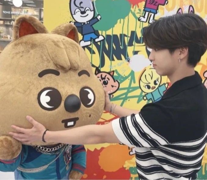 tenderquokka's tweet photo. Confirmen si cuando eran baby STAY, también se la pasaban viendo recopilaciones de skz en YouTube; quokkaverse, latamstay, clownstray y brownieboy, serán leyendas en el fandom https://t.co/IpONtaA0td